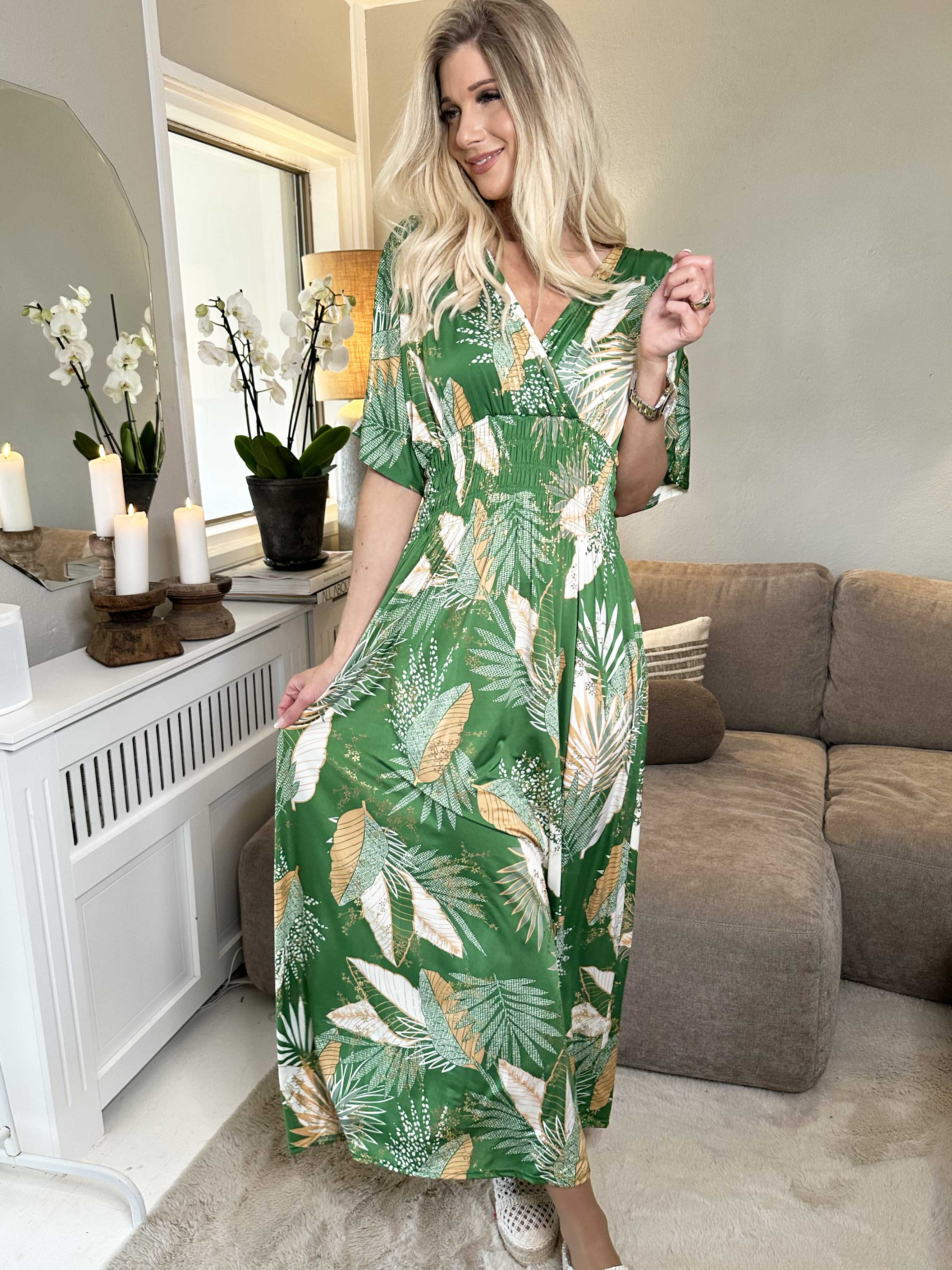 Pams Leafy - Lang elastisk kjole i krølfrit stof